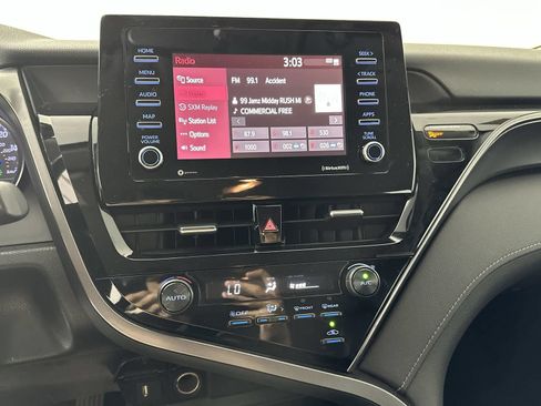 Used 2021 Toyota Camry SE FWD image 21