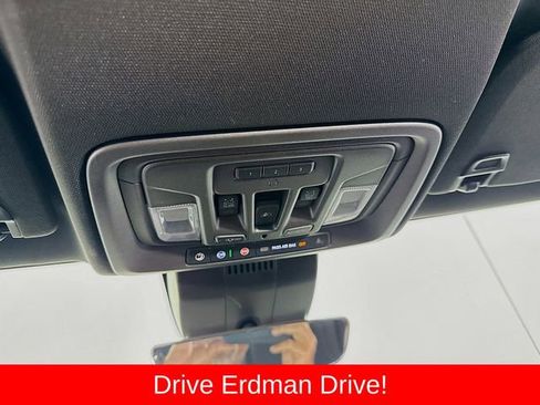 Used 2023 GMC Sierra 1500 AT4 w/ AT4 Premium Package AWD/4WD image 17