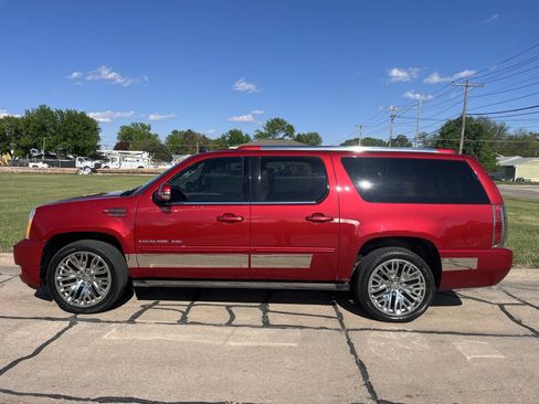 Used 2013 Cadillac Escalade ESV Premium AWD/4WD image 8