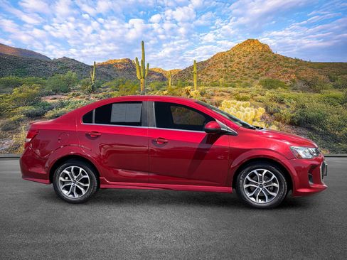Used 2018 Chevrolet Sonic LT w/ Convenience Package FWD image 3