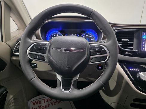 Used 2024 Chrysler Voyager LX image 4