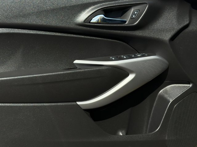 Used 2024 Chevrolet Trax RS FWD image 12