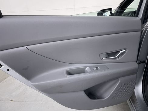 Used 2021 Hyundai Elantra SEL w/ Convenience Package FWD image 18
