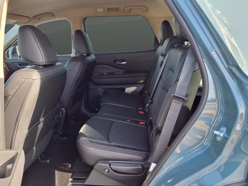 New 2026 Nissan Pathfinder SL image 12