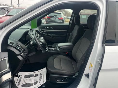 Used 2018 Ford Explorer XLT image 7