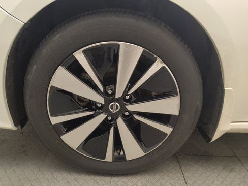 Used 2021 Nissan Altima 2.5 SV w/ SV Premium Package image 31