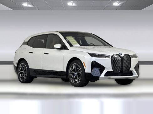 Used 2025 BMW iX M60 image 6