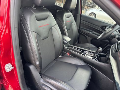 Used 2025 Jeep Compass Trailhawk AWD/4WD image 34
