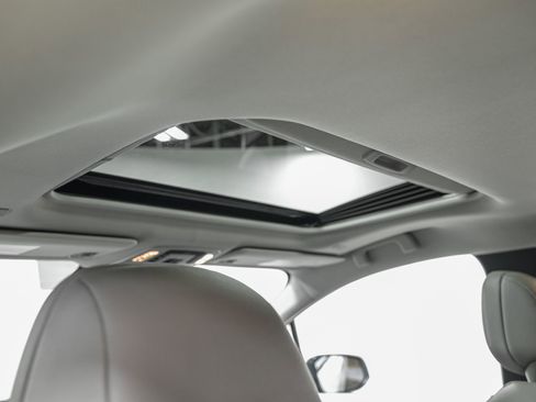 Used 2026 Toyota Sienna XLE image 25