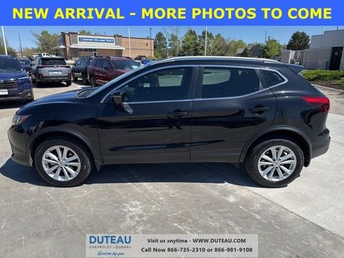 Used 2017 Nissan Rogue Sport SV FWD image 1