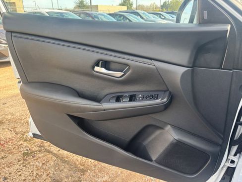 Used 2025 Nissan Sentra SV image 18