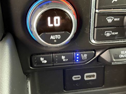 Used 2023 Chevrolet Suburban Premier AWD/4WD image 32