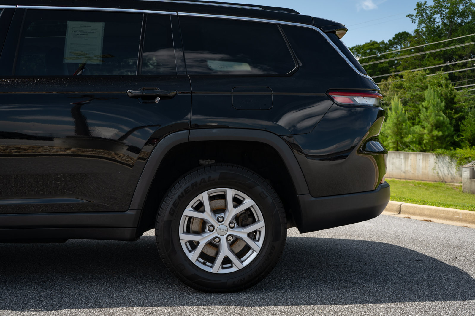 Used 2021 Jeep Grand Cherokee L Limited AWD/4WD image 6