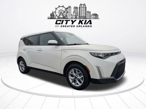 Certified 2025 Kia Soul LX w/ LX Technology Package FWD image 6
