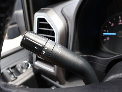 Used 2019 Ford F150 XLT w/ Equipment Group 302A Luxury AWD/4WD image 15
