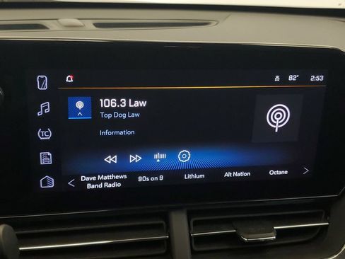 Used 2025 Chevrolet Trax LT FWD image 18
