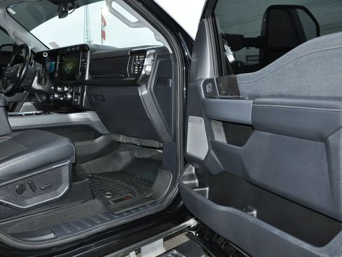 Used 2023 Ford F250 Lariat w/ Sport Appearance Package image 17
