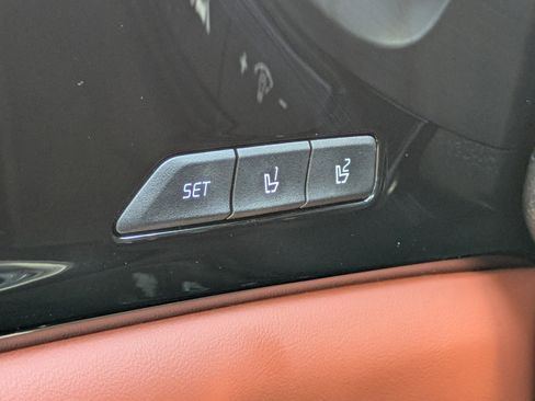 Certified 2023 Kia Carnival SX FWD image 21