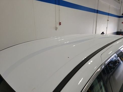 Used 2024 Chrysler Pacifica Touring-L FWD image 9