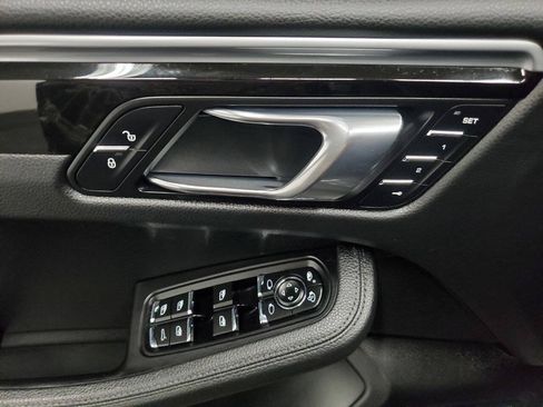 Used 2018 Porsche Macan AWD/4WD image 10