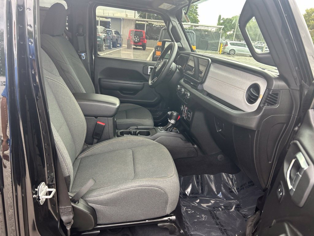 Used 2025 Jeep Gladiator Sport AWD/4WD image 22