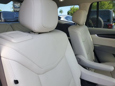 Certified 2024 Cadillac XT6 Premium Luxury w/ Technology Package FWD image 25