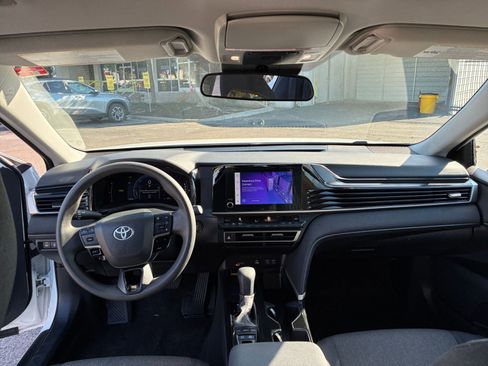 Used 2025 Toyota Camry LE image 31