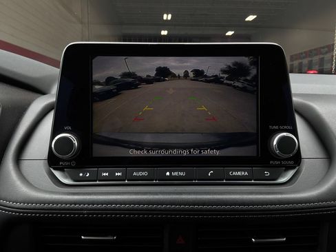 Used 2025 Nissan Rogue SV FWD image 34