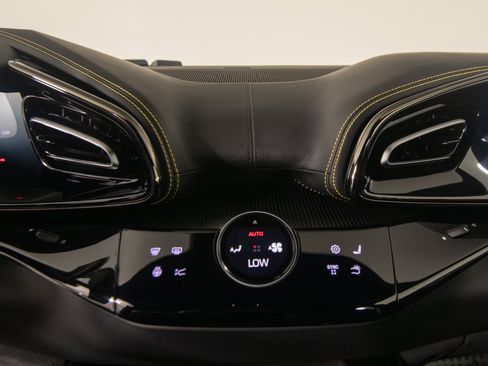 Certified 2025 Ferrari Purosangue AWD/4WD image 27
