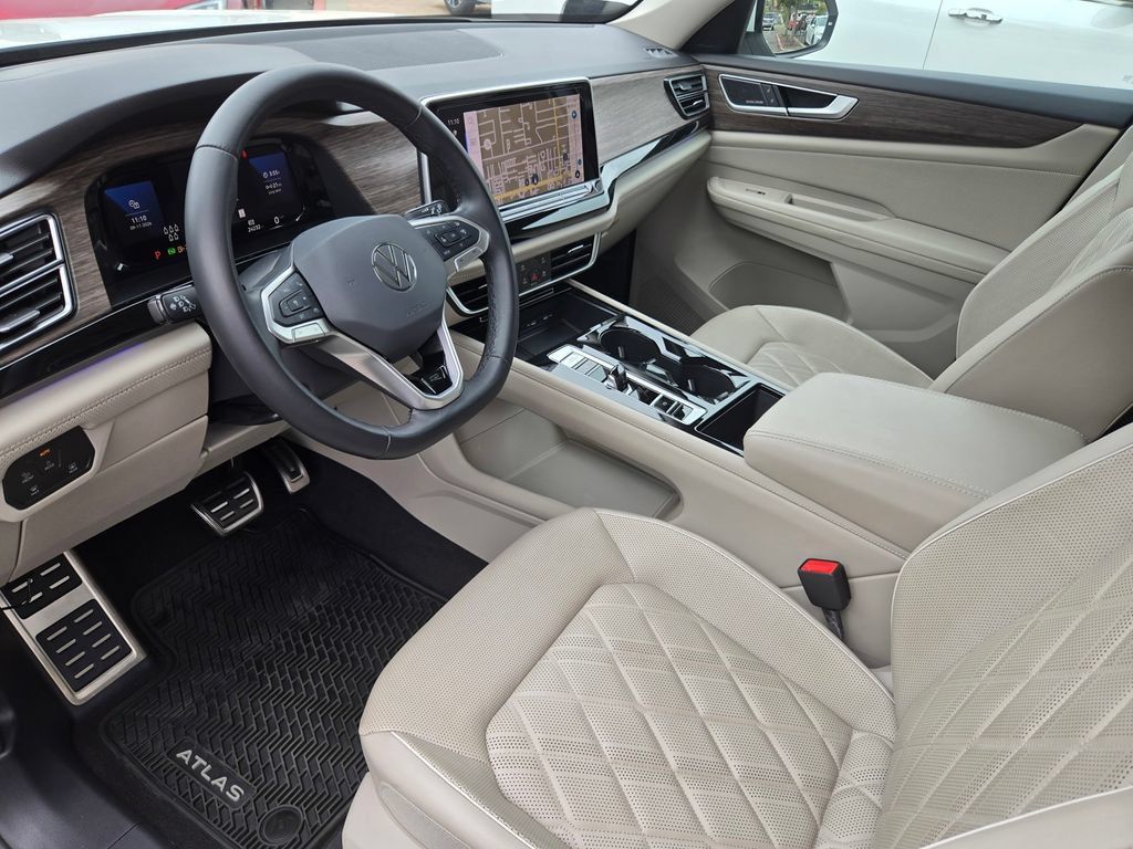 Used 2024 Volkswagen Atlas SEL Premium R-Line AWD/4WD image 10