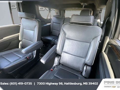 Used 2023 Chevrolet Suburban Premier RWD image 19
