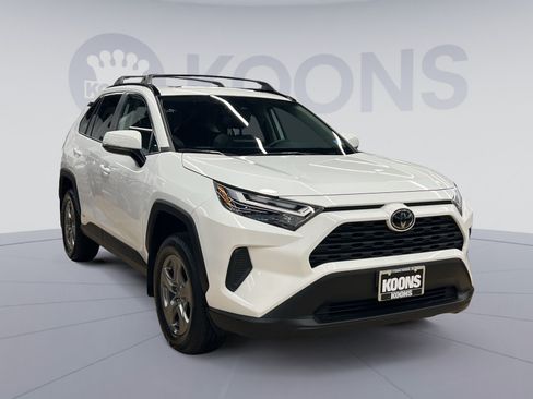 Used 2025 Toyota RAV4 XLE w/ Convenience Package AWD/4WD image 7