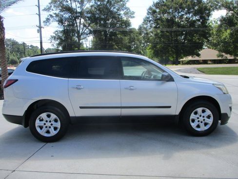 Used 2015 Chevrolet Traverse LS FWD image 9