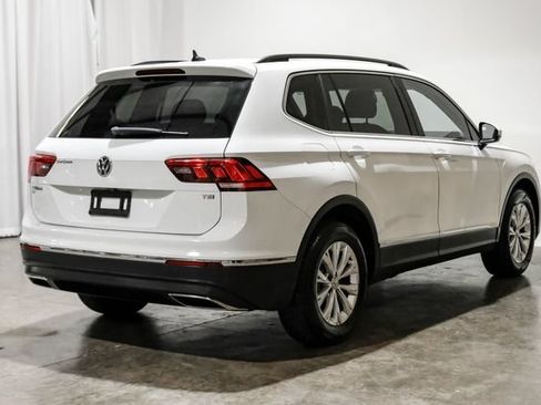 Used 2018 Volkswagen Tiguan SE w/ Panoramic Sunroof Package FWD image 11