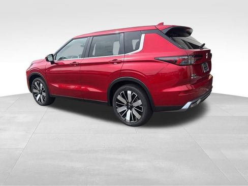 Used 2025 Mitsubishi Outlander SE FWD image 10