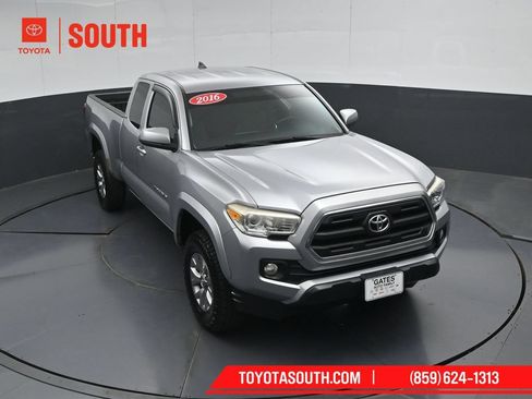 Used 2016 Toyota Tacoma SR5 AWD/4WD image 46