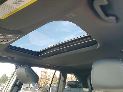 New 2025 Jeep Grand Cherokee Altitude image 20