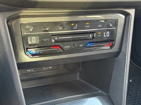 Used 2024 Volkswagen Tiguan SE R-Line image 23