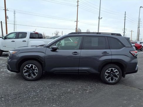 Used 2025 Subaru Forester Premium image 23