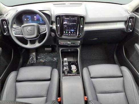 Certified 2026 Volvo XC40 B5 Plus AWD/4WD image 8