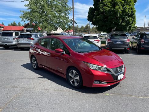 Used 2018 Nissan Leaf SV w/ SV Technology Package FWD image 7