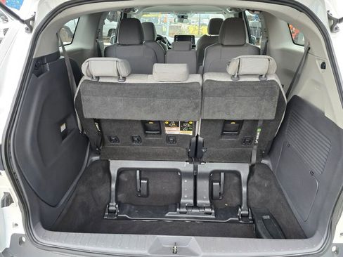 Used 2021 Toyota Sienna LE image 6