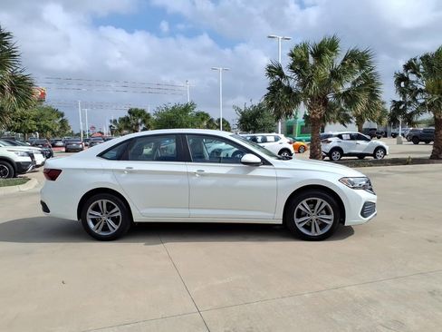 Used 2022 Volkswagen Jetta SE FWD image 6