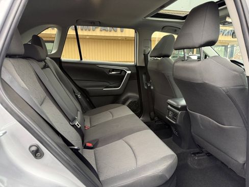 Used 2022 Toyota RAV4 XLE w/ Convenience Package image 21