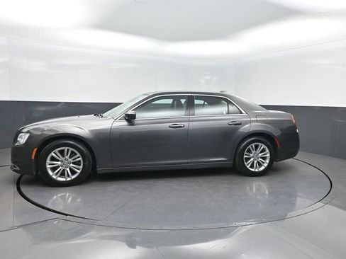 Used 2019 Chrysler 300 Touring L w/ Quick Order Package 22F image 2