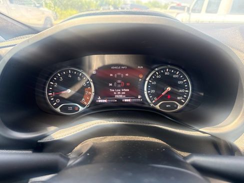 Used 2023 Jeep Renegade Altitude w/ Sun/Sound Group AWD/4WD image 14