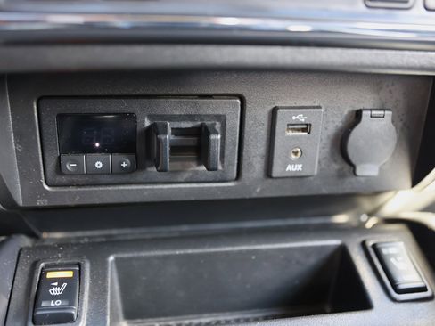 Used 2017 Nissan Titan SL image 31