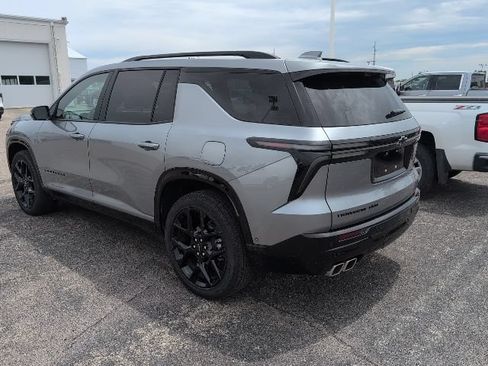 Used 2025 Chevrolet Traverse RS w/ LPO, Floor Liner Package AWD/4WD image 2