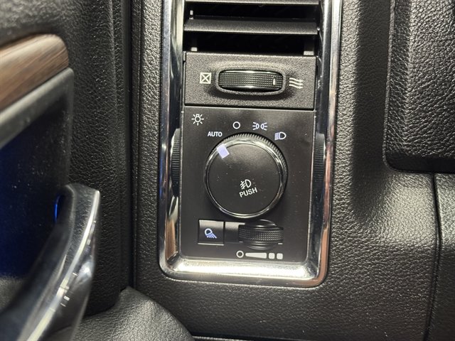 Used 2017 RAM 1500 Laramie w/ Convenience Group AWD/4WD image 33