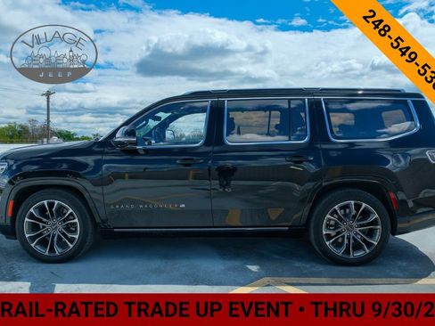 Used 2022 Jeep Grand Wagoneer Series III w/ Rear Seat Video Group 1 AWD/4WD image 2
